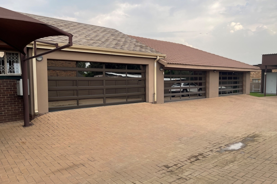 7 Bedroom Property for Sale in Kinross Mpumalanga