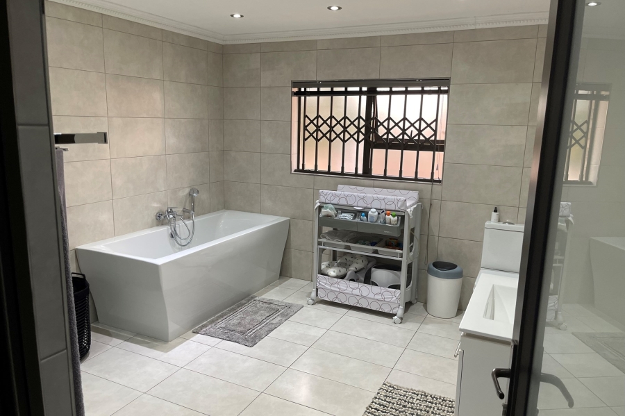 7 Bedroom Property for Sale in Kinross Mpumalanga