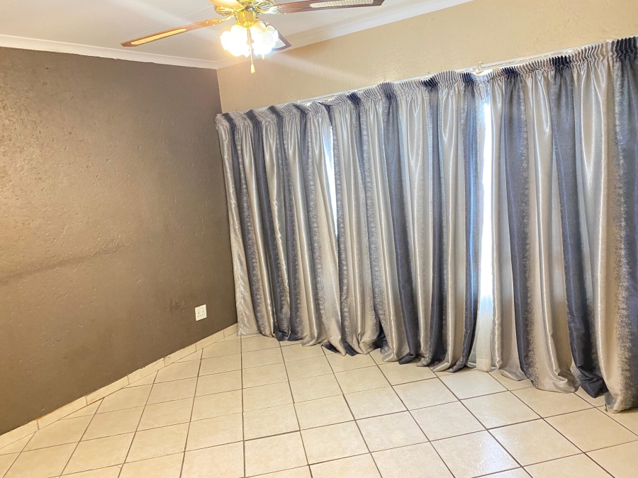 2 Bedroom Property for Sale in Stonehenge Ext 8 Mpumalanga