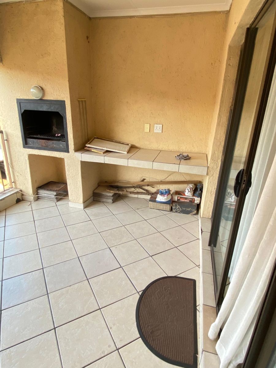2 Bedroom Property for Sale in Stonehenge Ext 8 Mpumalanga