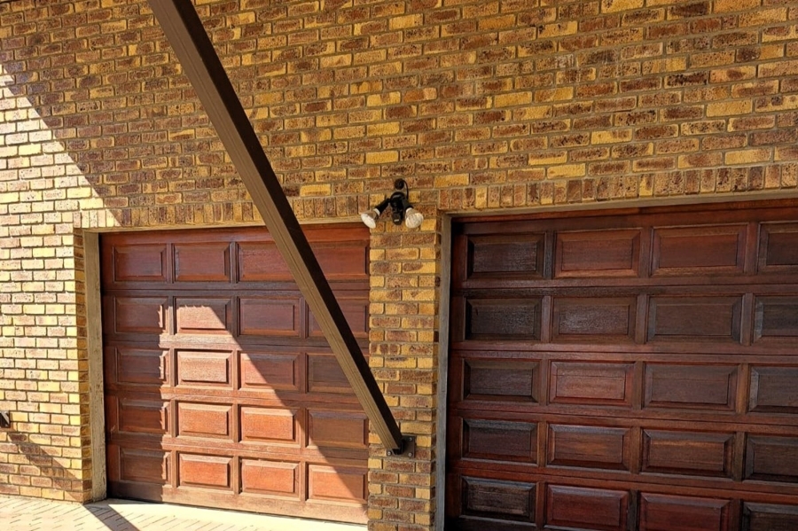 5 Bedroom Property for Sale in Marloth Park Mpumalanga