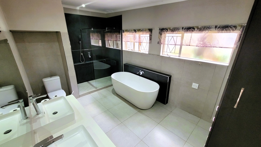 6 Bedroom Property for Sale in Nelspruit Ext 2 Mpumalanga