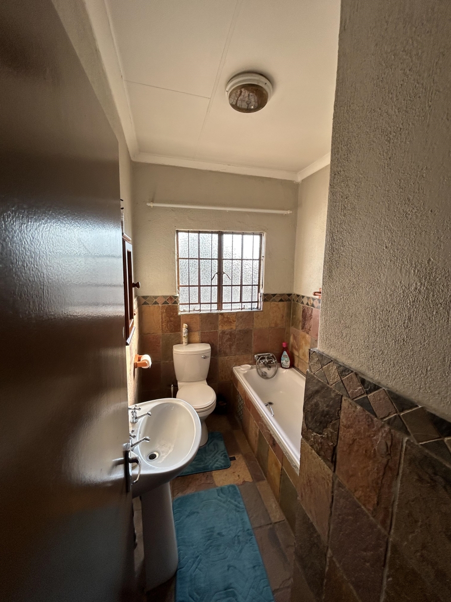 To Let 2 Bedroom Property for Rent in West Acres Mpumalanga
