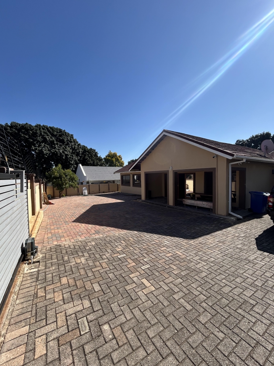 To Let 8 Bedroom Property for Rent in West Acres Mpumalanga