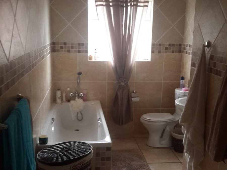 2 Bedroom Property for Sale in Flora Park Mpumalanga