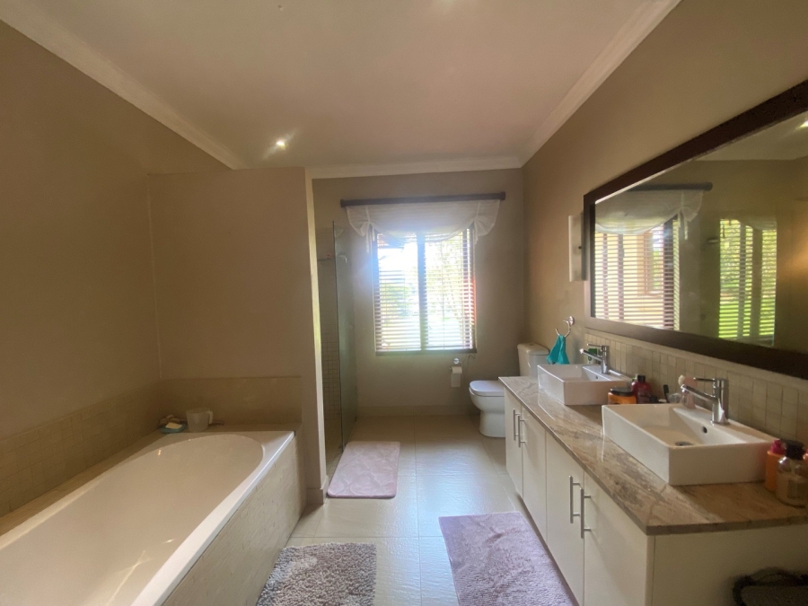 To Let 4 Bedroom Property for Rent in White River Estates Mpumalanga