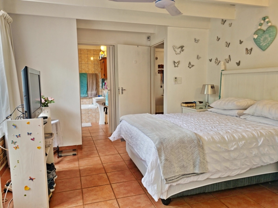5 Bedroom Property for Sale in Marloth Park Mpumalanga