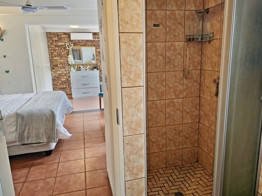 5 Bedroom Property for Sale in Marloth Park Mpumalanga