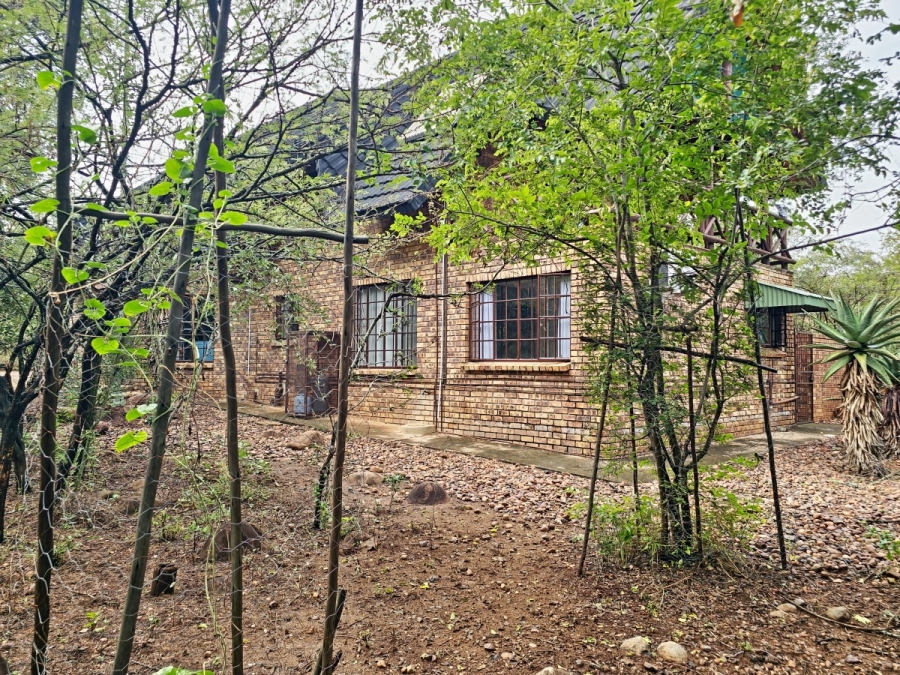 5 Bedroom Property for Sale in Marloth Park Mpumalanga
