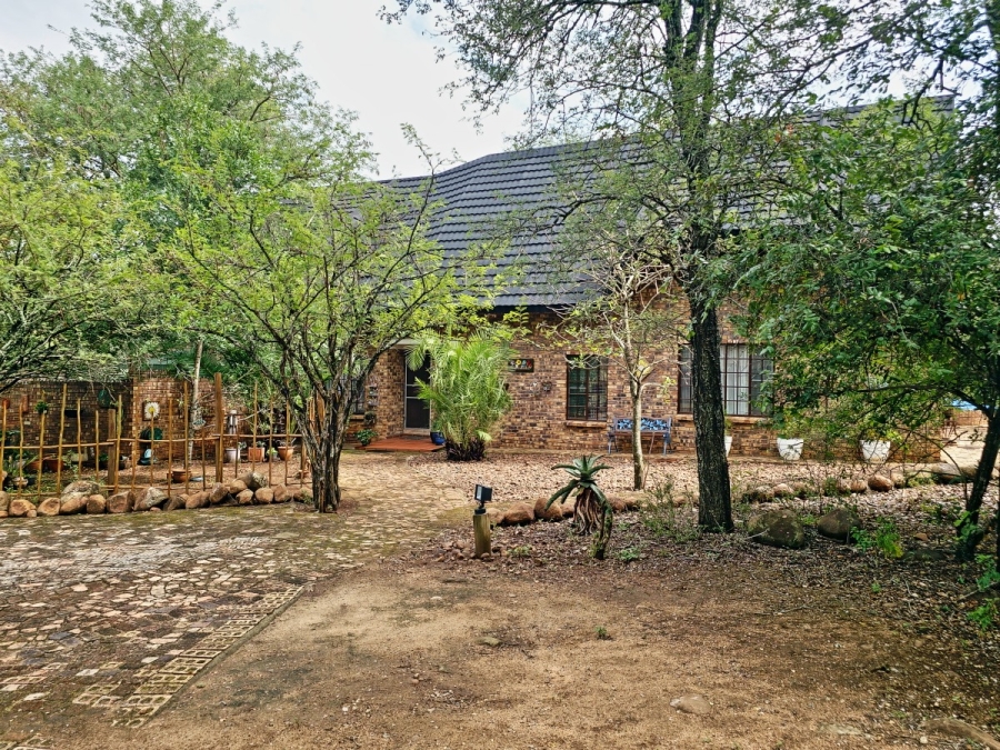 5 Bedroom Property for Sale in Marloth Park Mpumalanga