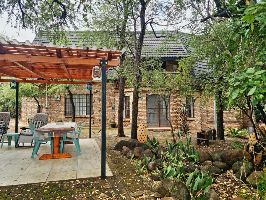 5 Bedroom Property for Sale in Marloth Park Mpumalanga