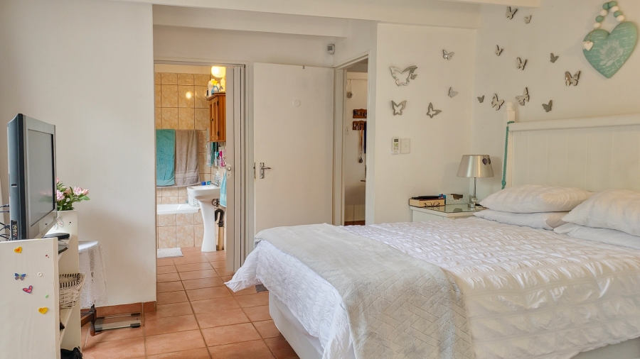 5 Bedroom Property for Sale in Marloth Park Mpumalanga