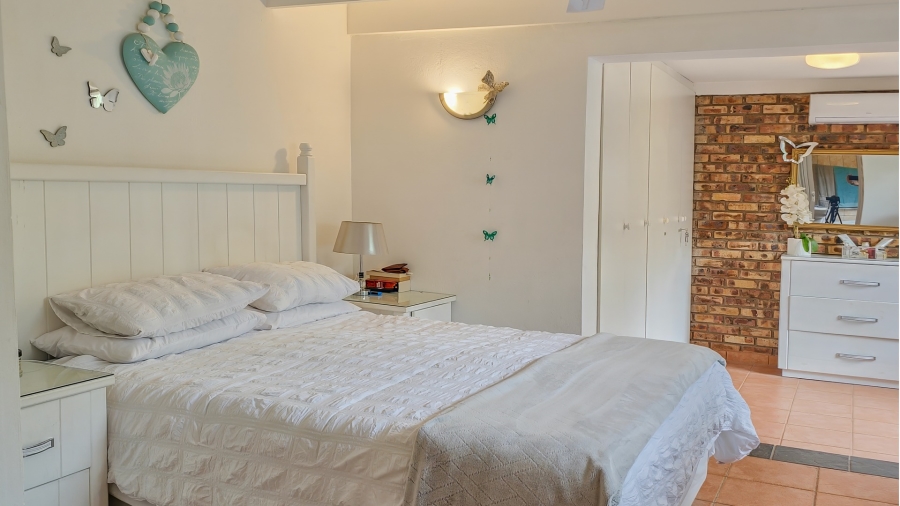 5 Bedroom Property for Sale in Marloth Park Mpumalanga