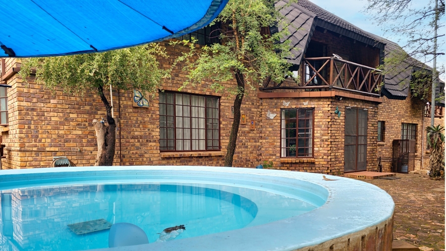 5 Bedroom Property for Sale in Marloth Park Mpumalanga