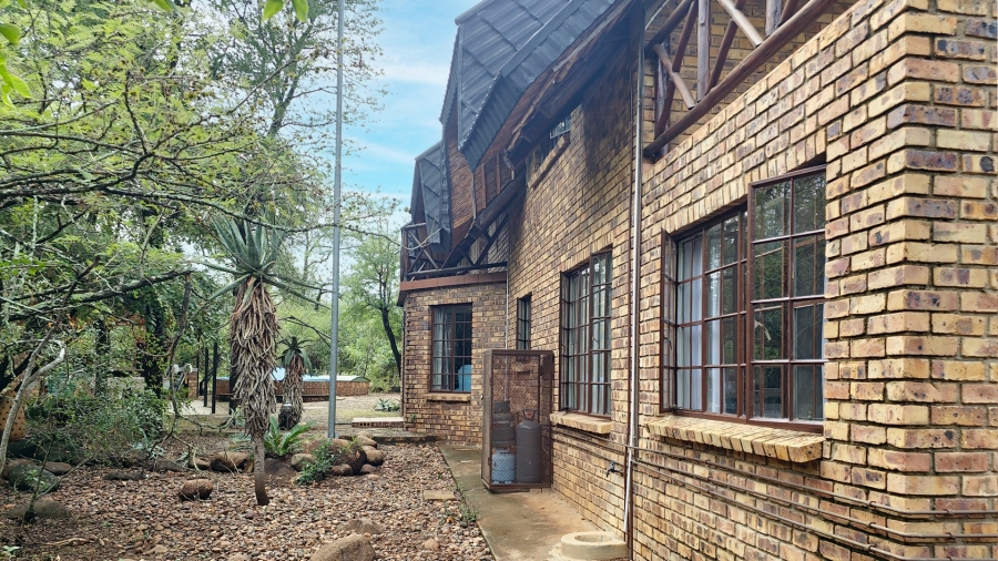 5 Bedroom Property for Sale in Marloth Park Mpumalanga