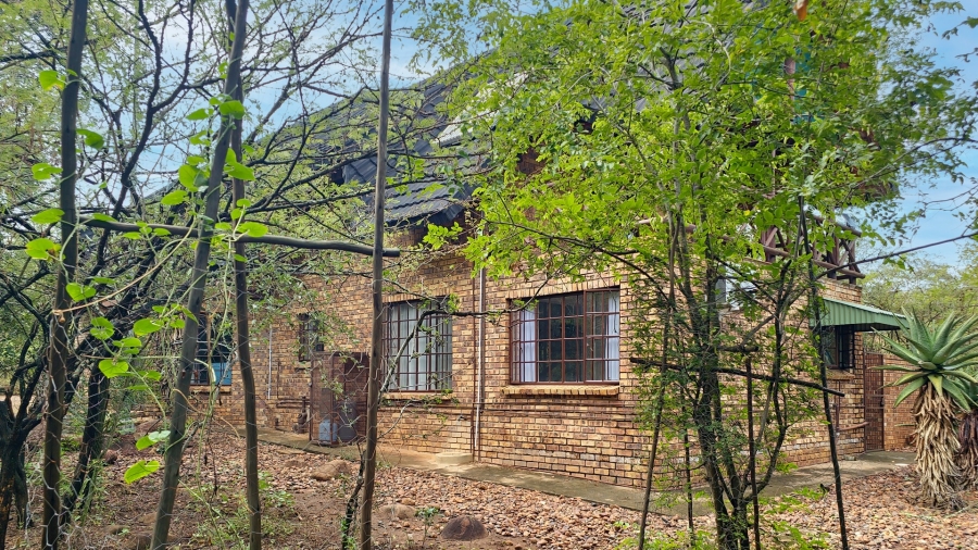 5 Bedroom Property for Sale in Marloth Park Mpumalanga