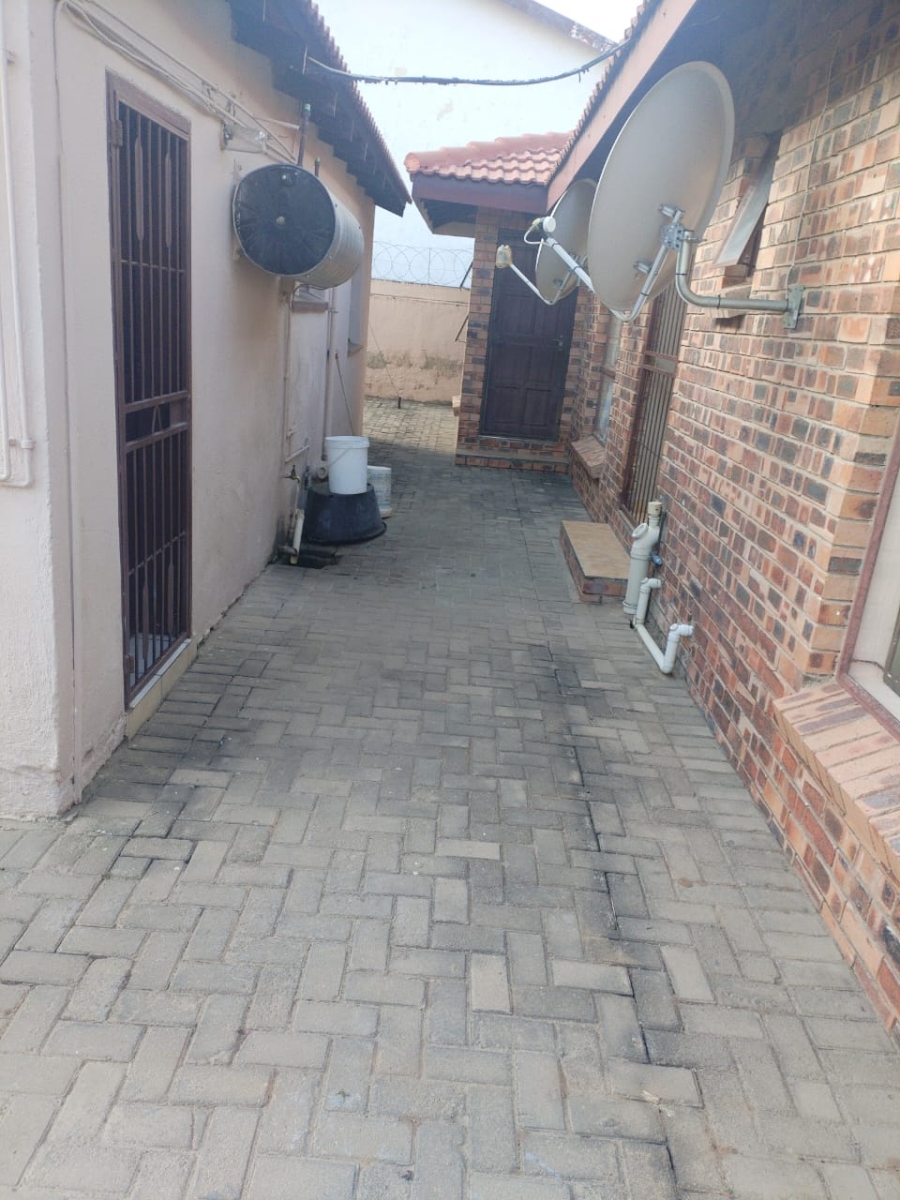 2 Bedroom Property for Sale in Kanyamazane Mpumalanga