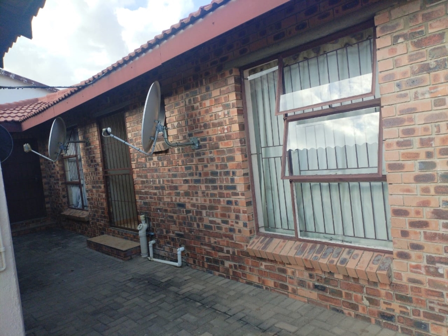 2 Bedroom Property for Sale in Kanyamazane Mpumalanga