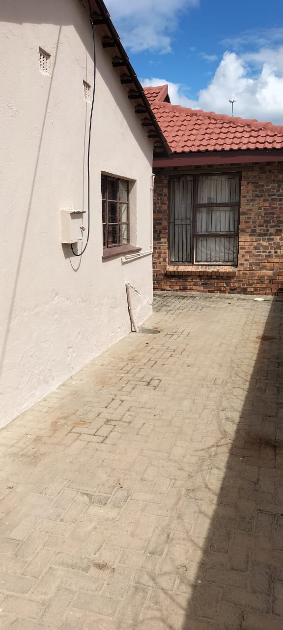 2 Bedroom Property for Sale in Kanyamazane Mpumalanga