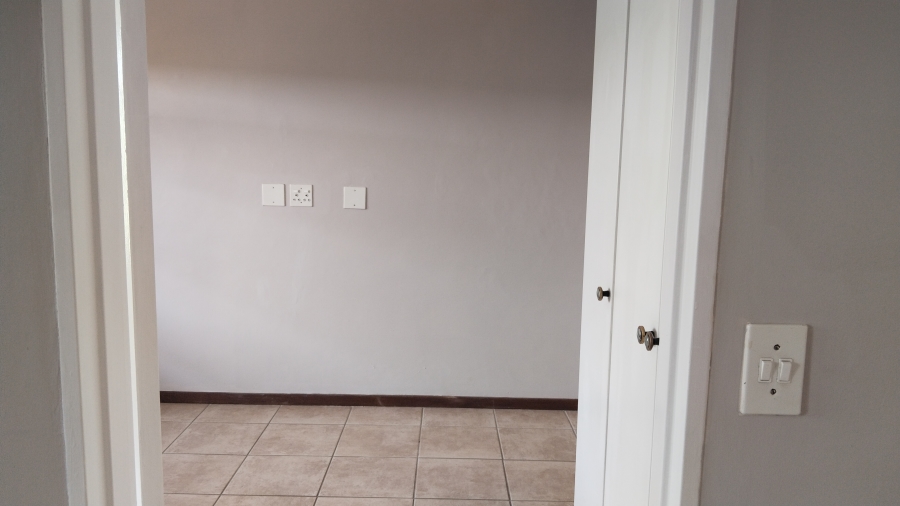 1 Bedroom Property for Sale in West Acres Mpumalanga