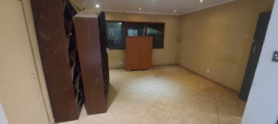 To Let commercial Property for Rent in White River Rural Mpumalanga