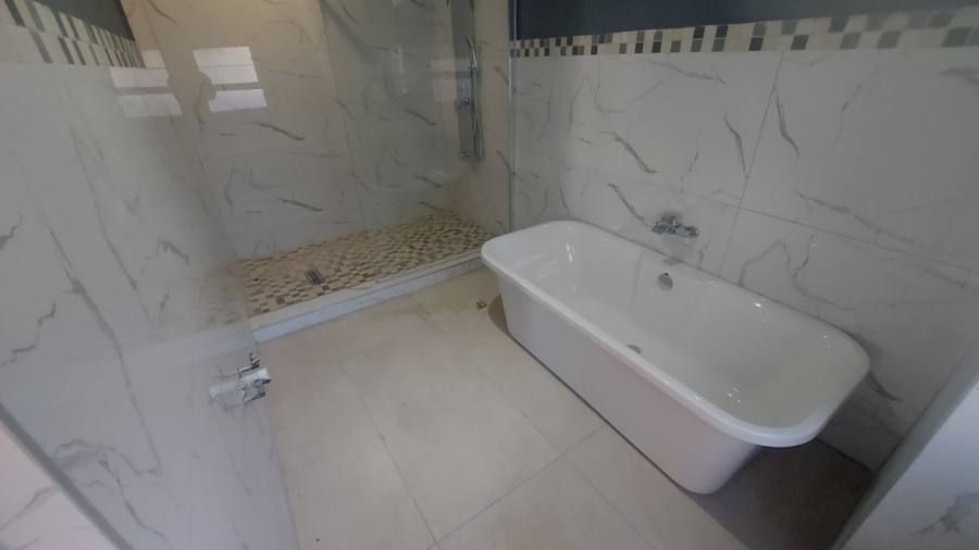 5 Bedroom Property for Sale in Elawini Lifestyle Estate Mpumalanga