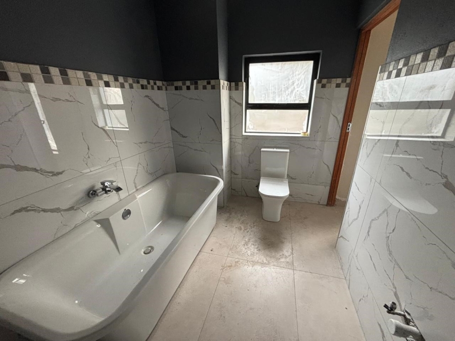 5 Bedroom Property for Sale in Elawini Lifestyle Estate Mpumalanga