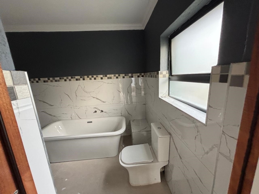 5 Bedroom Property for Sale in Elawini Lifestyle Estate Mpumalanga