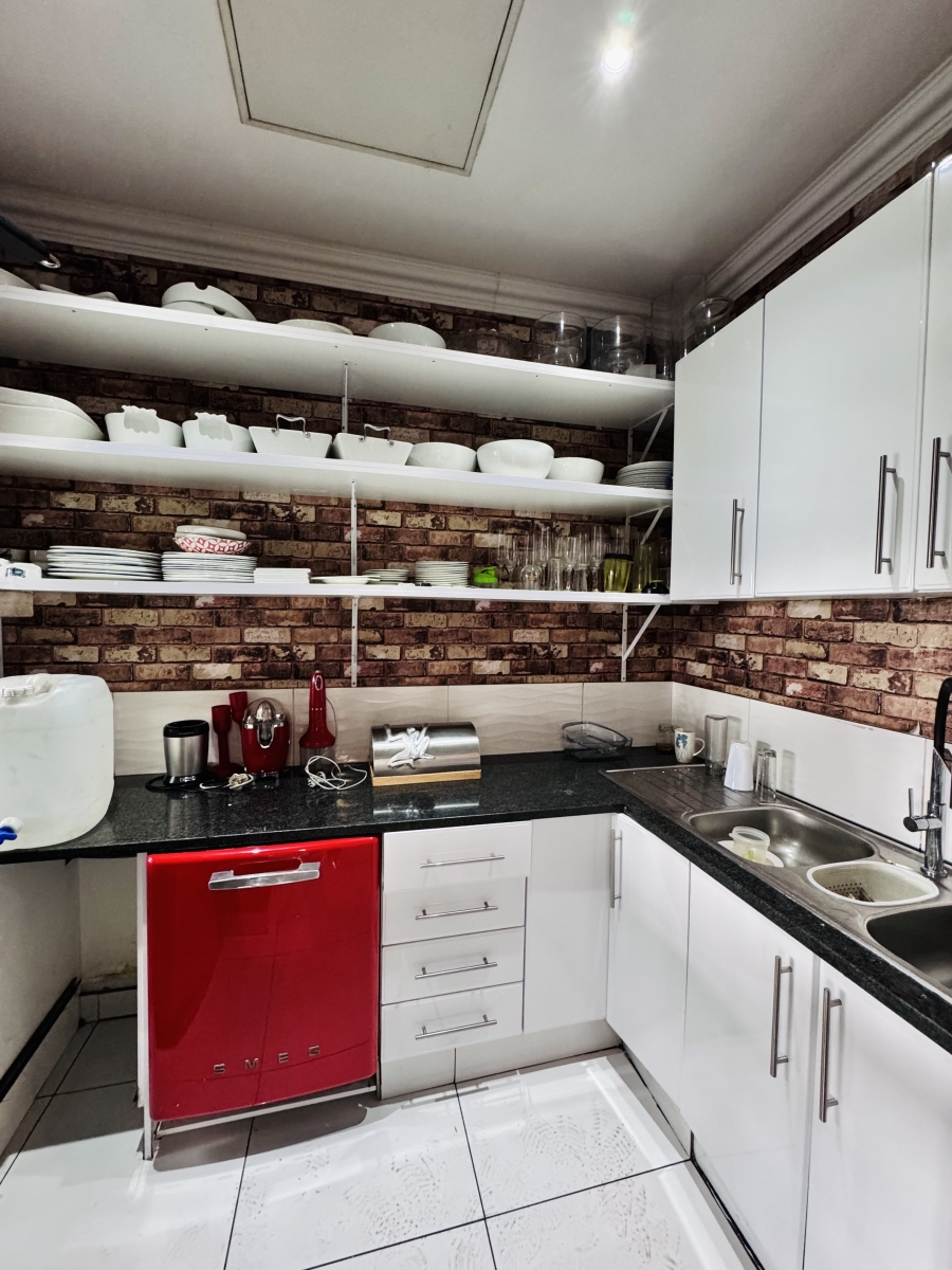To Let 6 Bedroom Property for Rent in Del Judor Mpumalanga