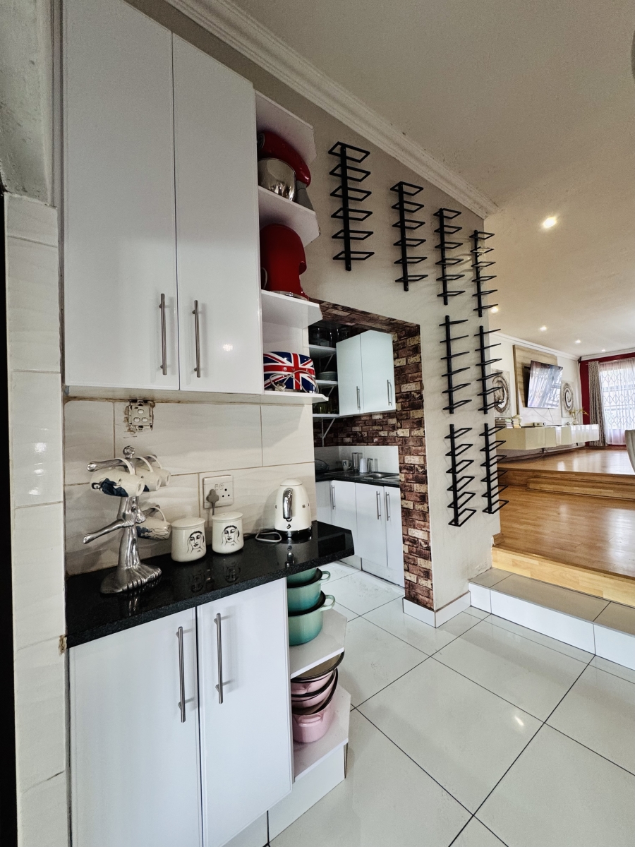 To Let 6 Bedroom Property for Rent in Del Judor Mpumalanga