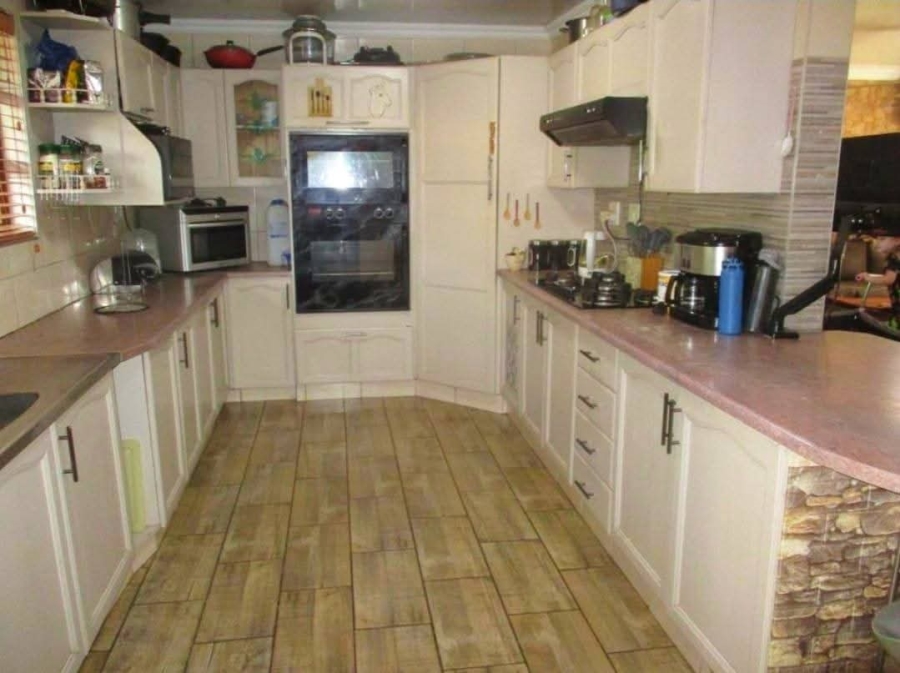 To Let 4 Bedroom Property for Rent in Cosmosrand Mpumalanga