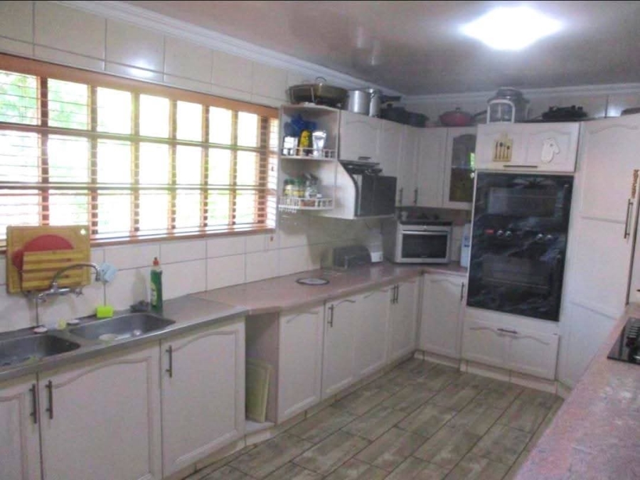 To Let 4 Bedroom Property for Rent in Cosmosrand Mpumalanga