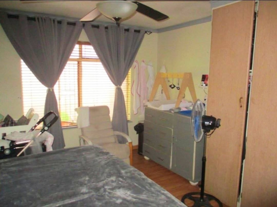 To Let 4 Bedroom Property for Rent in Cosmosrand Mpumalanga