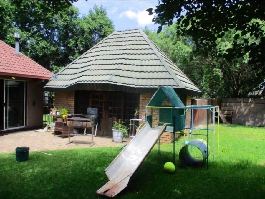To Let 4 Bedroom Property for Rent in Cosmosrand Mpumalanga
