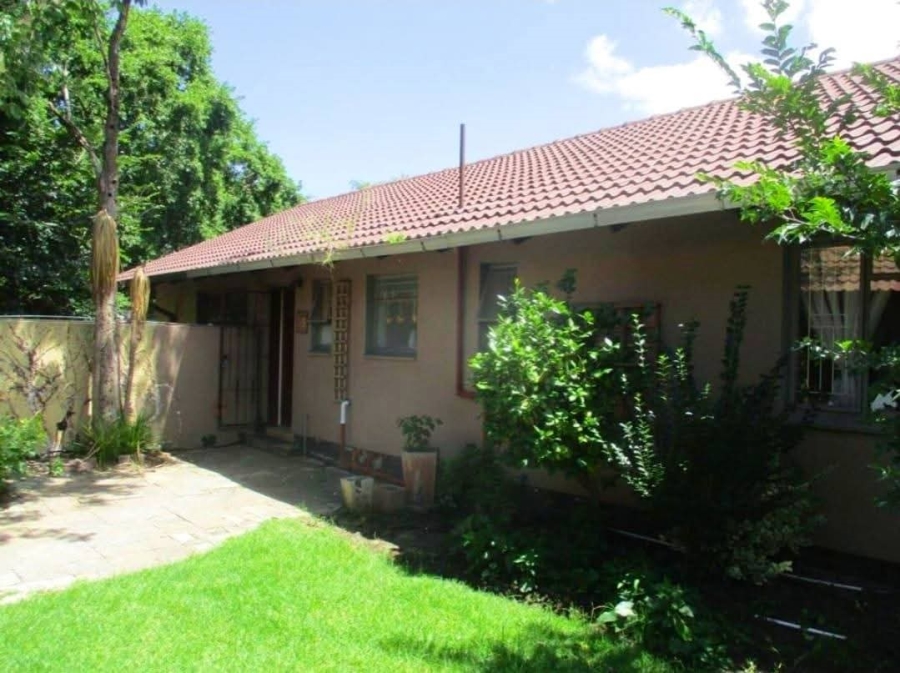 To Let 4 Bedroom Property for Rent in Cosmosrand Mpumalanga