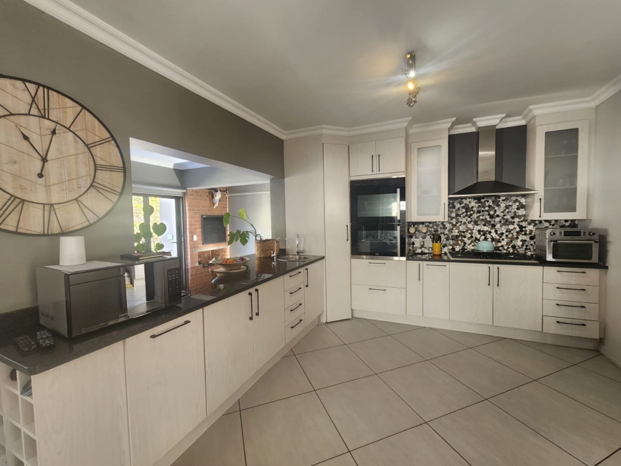 3 Bedroom Property for Sale in Sonheuwel Ext 1 Mpumalanga