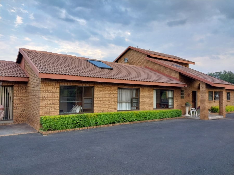 5 Bedroom Property for Sale in Kromdraai AH Mpumalanga