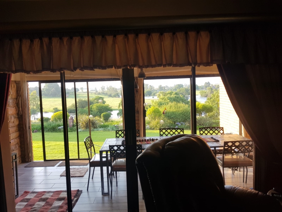 5 Bedroom Property for Sale in Kromdraai AH Mpumalanga