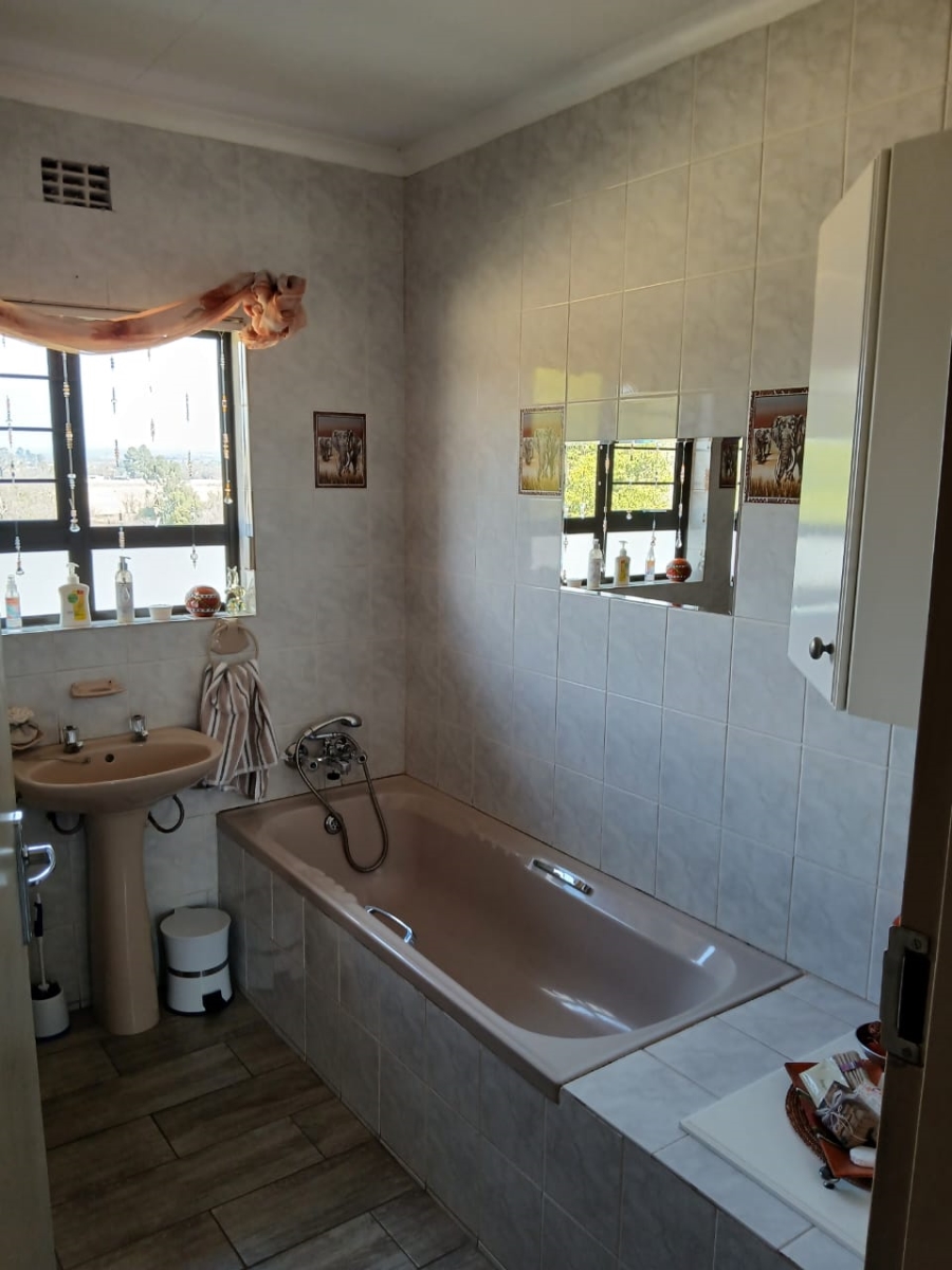 5 Bedroom Property for Sale in Kromdraai AH Mpumalanga