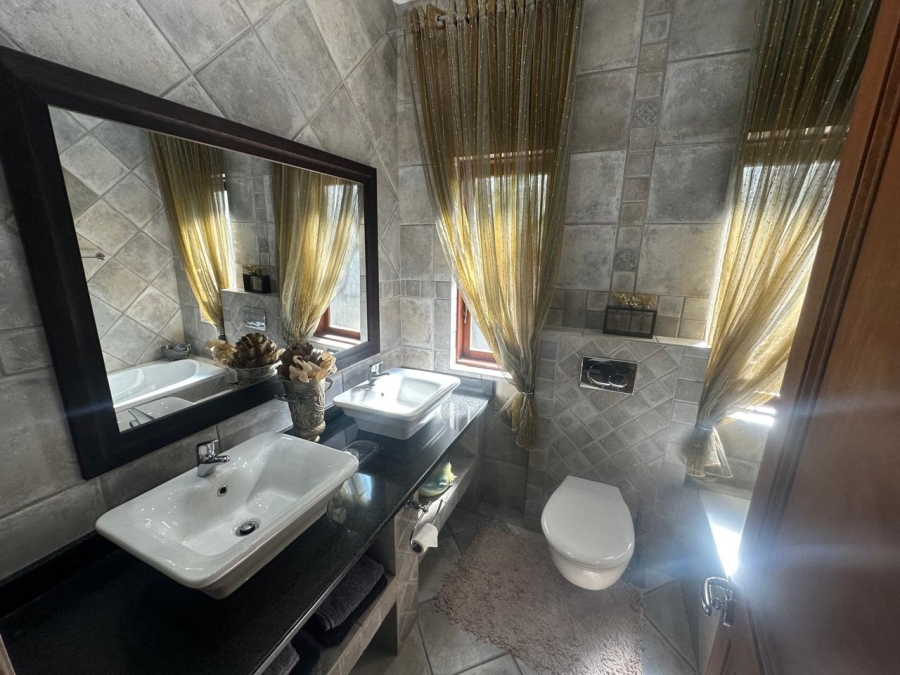 4 Bedroom Property for Sale in Matumi Golf Estate Mpumalanga