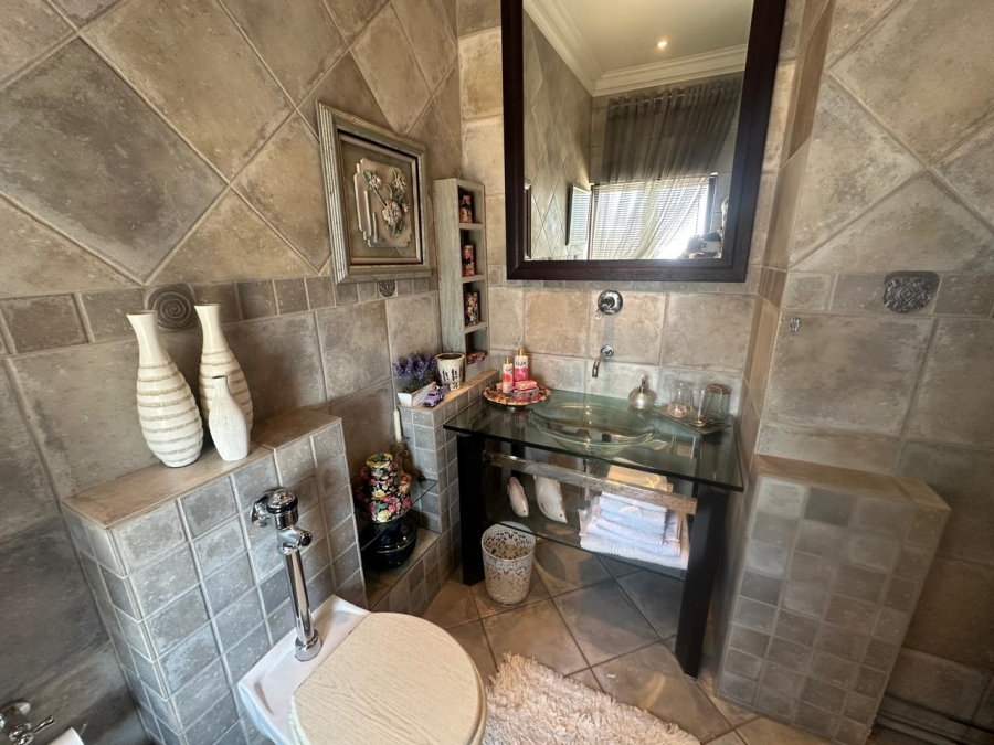 4 Bedroom Property for Sale in Matumi Golf Estate Mpumalanga