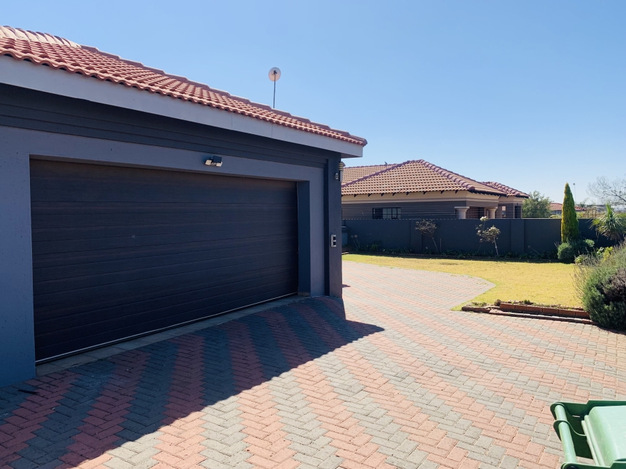 4 Bedroom Property for Sale in Aerorand Mpumalanga