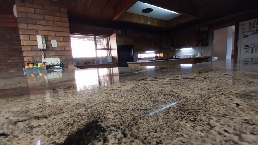 5 Bedroom Property for Sale in Trichardt Mpumalanga