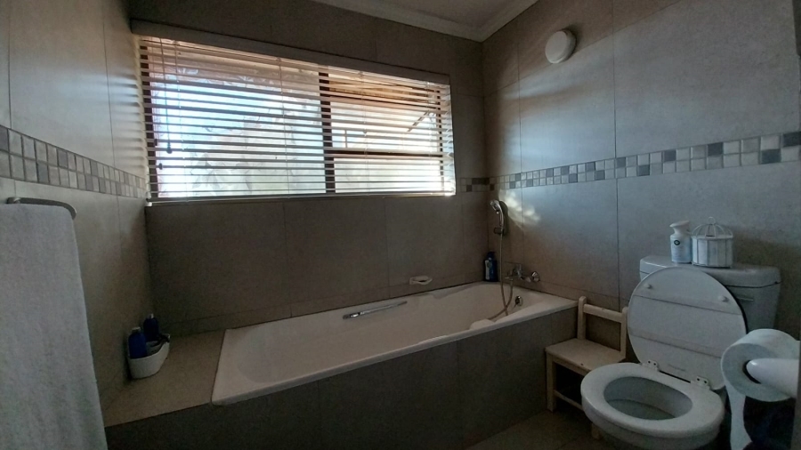 5 Bedroom Property for Sale in Trichardt Mpumalanga