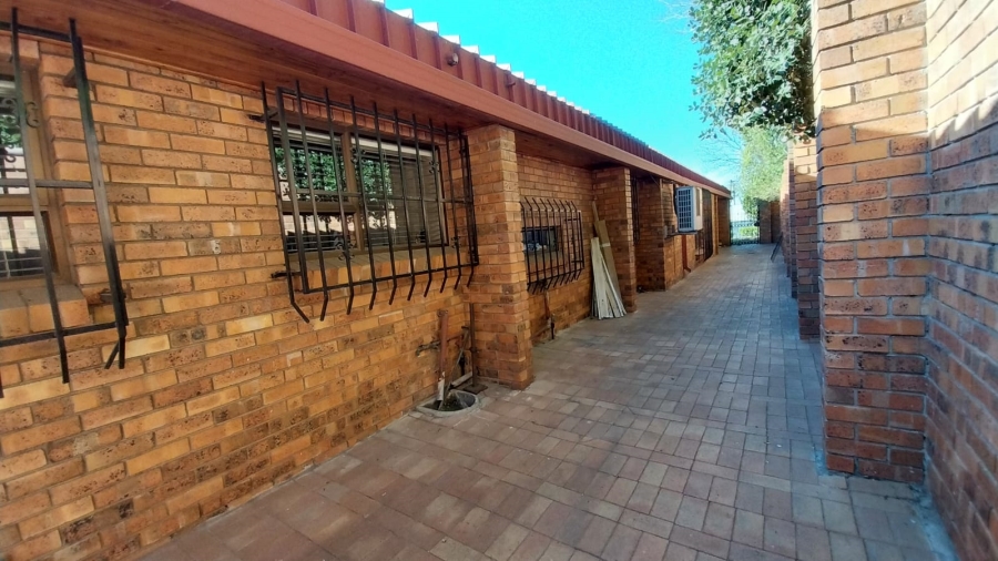 5 Bedroom Property for Sale in Trichardt Mpumalanga