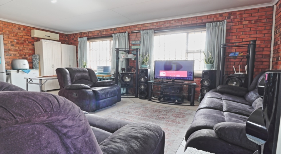 2 Bedroom Property for Sale in Marloth Park Mpumalanga