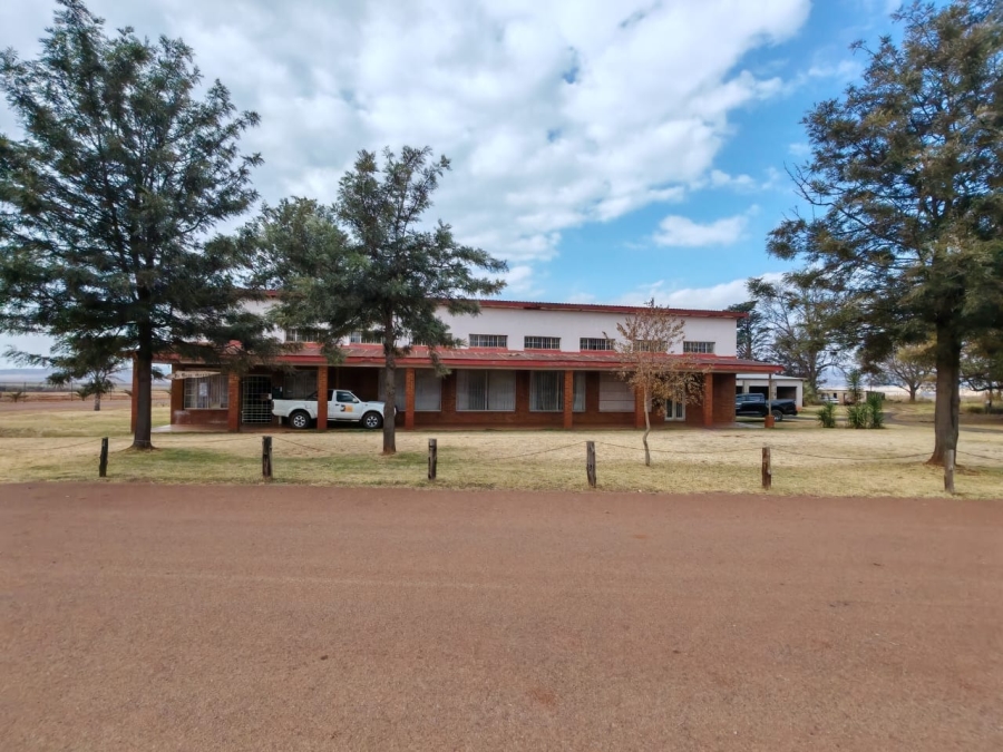 9 Bedroom Property for Sale in eMakhazeni B Mpumalanga