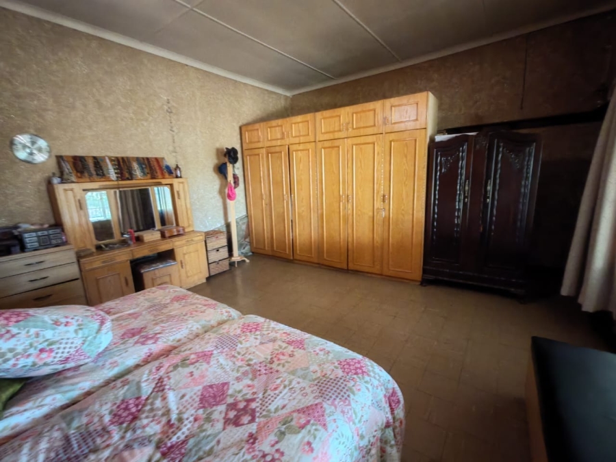 9 Bedroom Property for Sale in eMakhazeni B Mpumalanga