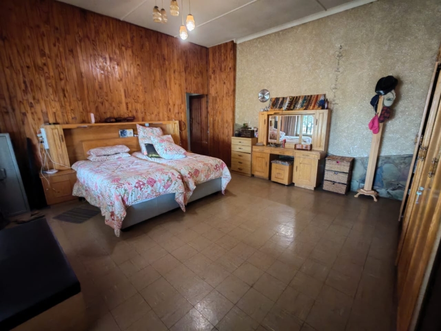 9 Bedroom Property for Sale in eMakhazeni B Mpumalanga