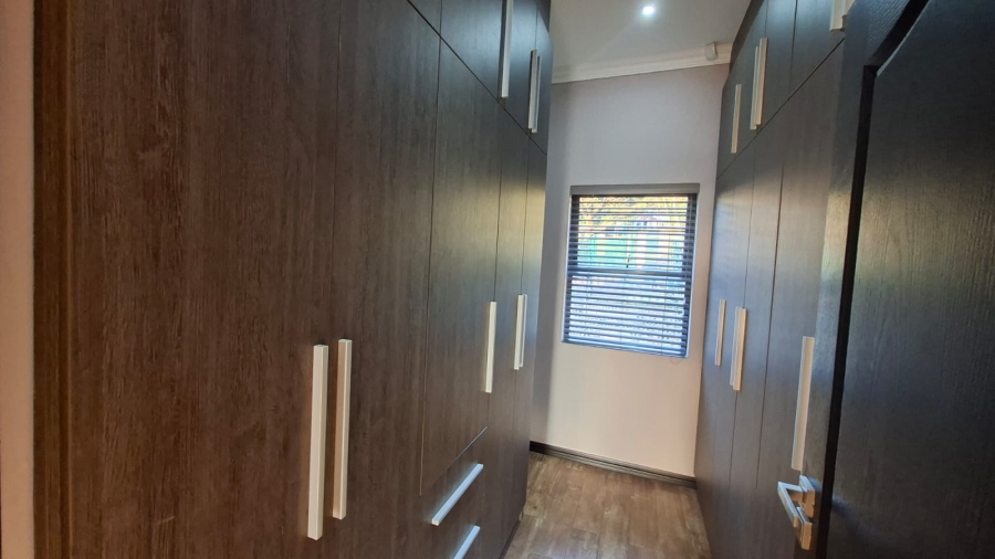 To Let 5 Bedroom Property for Rent in Steiltes Mpumalanga